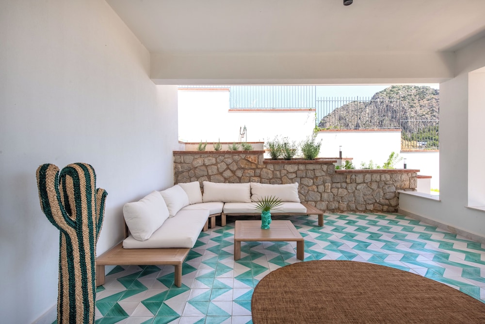 Classic Apartment, Sea View