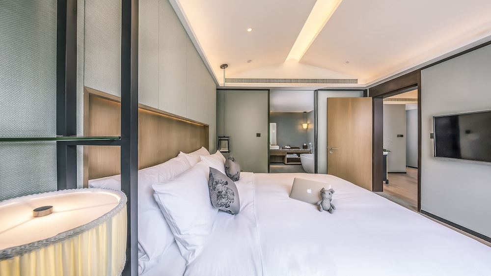 Deluxe Suite King Room photo 1