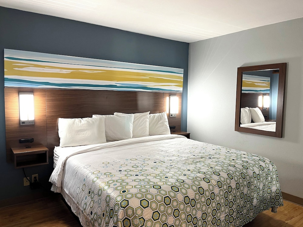 Suite, 1 King Bed, Non Smoking photo 1