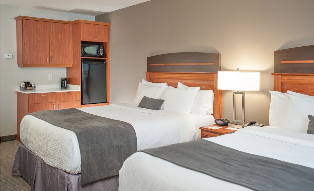 Suite, 2 Queen Beds, Non Smoking, Refrigerator & Microwave photo 1
