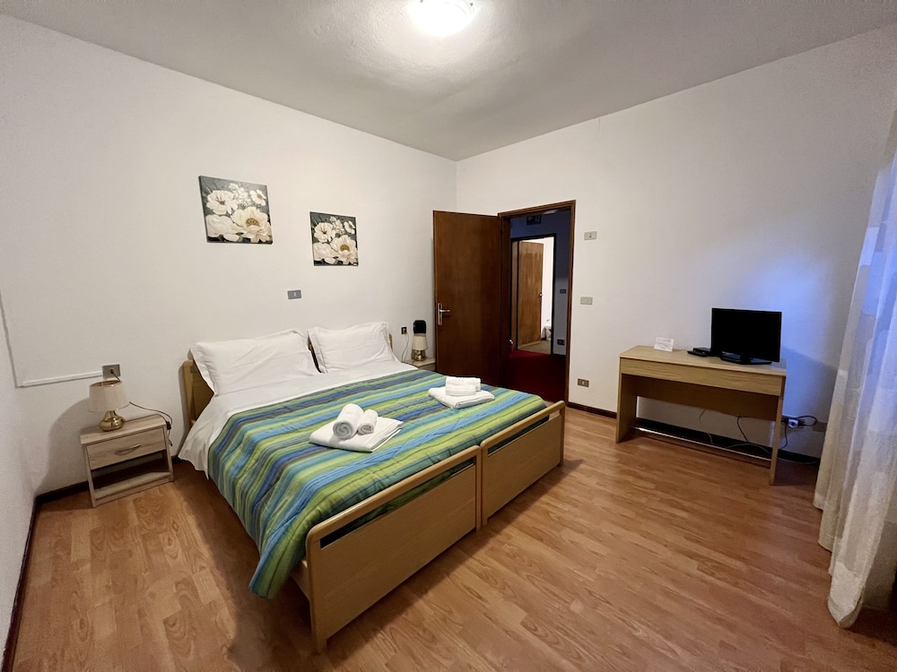 Economy Quadruple Room photo 2