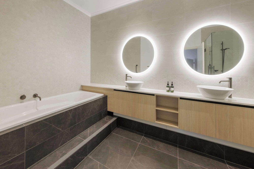 Three Bedroom Penthouse - Photo 7