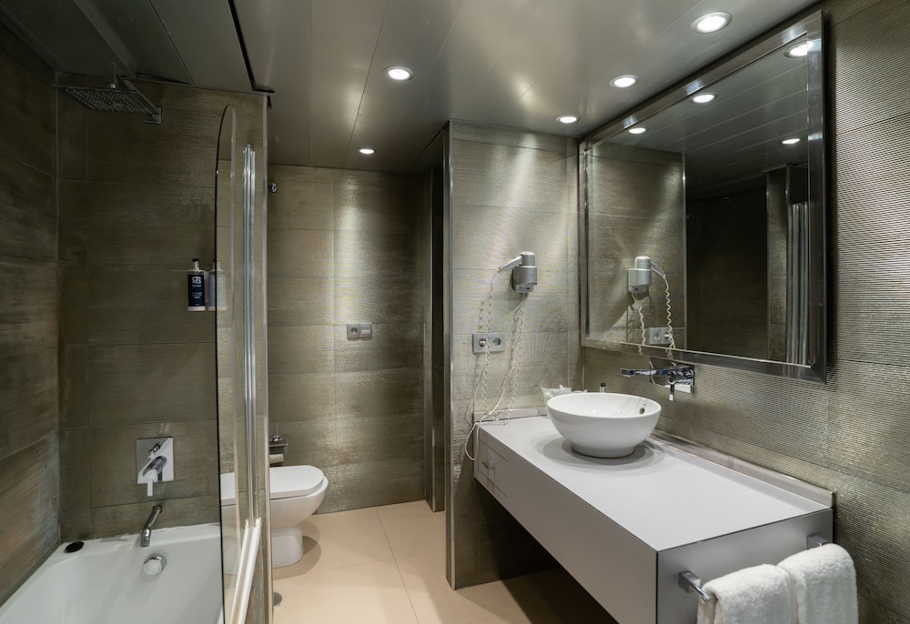 Two Bedroom Suite - Photo 10