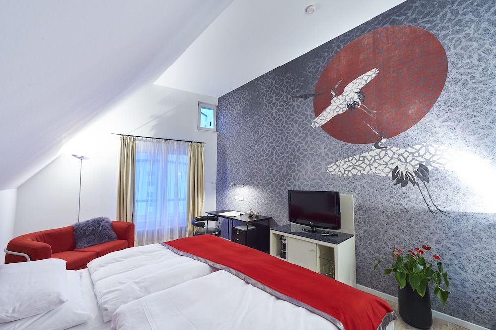 Double Room (Large)