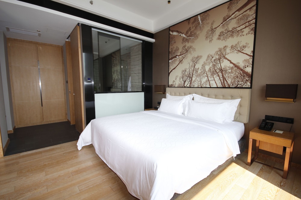 Garden View King Room photo 2