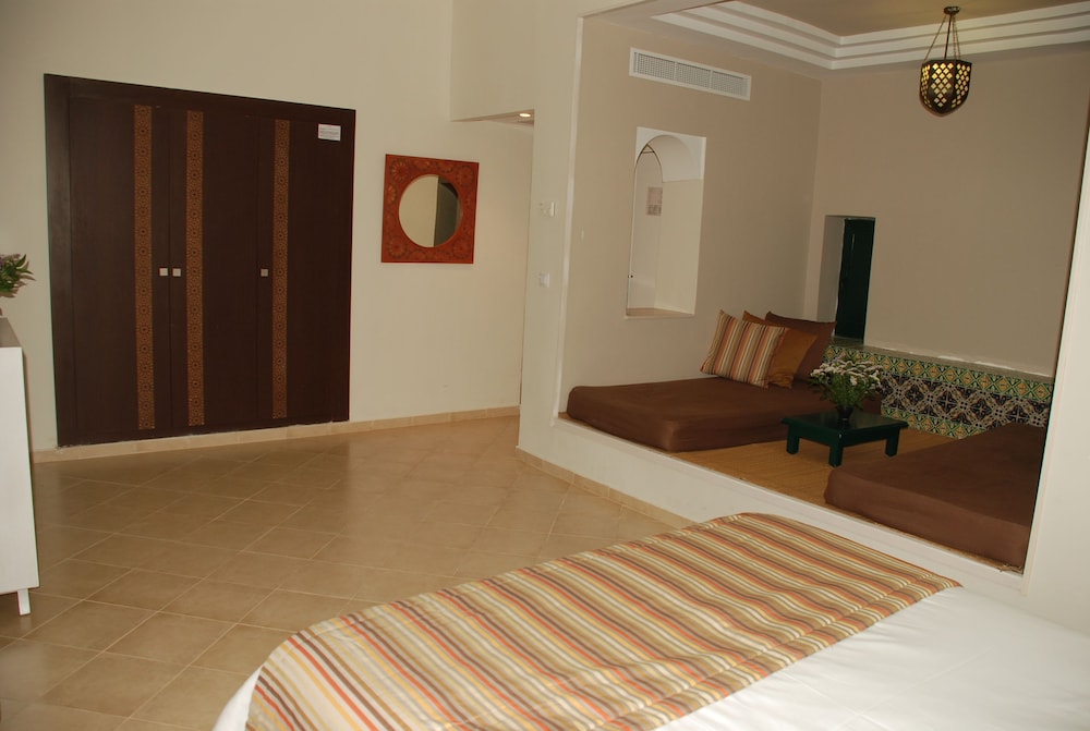 Standard Quadruple Room, Multiple Beds photo 3