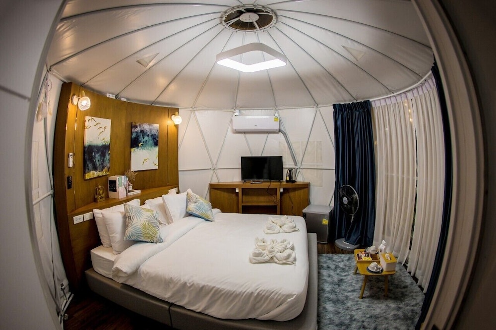 Deluxe Room - Photo 5