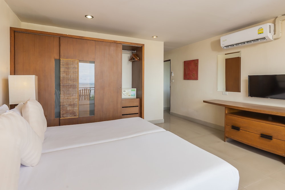Cabana Suite Gardent view - No Pets Allowed - Photo 12
