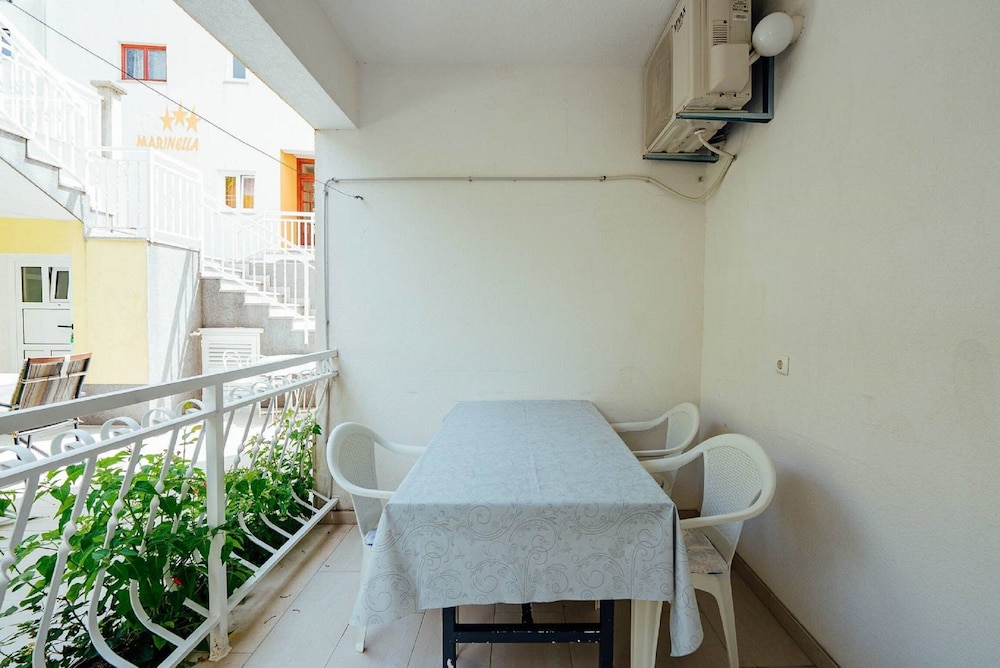 Studio (Studio apartment with Terrace ( Tina )