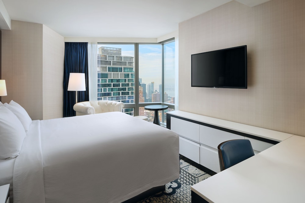 Studio, 1 King Bed, View (Mobility Accessible, Tub)