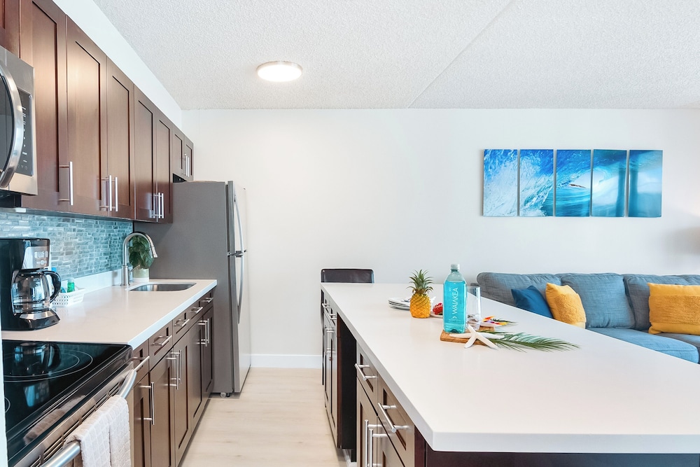 High Floor Ocean View Condo w/ 2 Beds and Parking: Family Suite, 1 Bedroom, Air conditioning, Ocean View (0091) photo