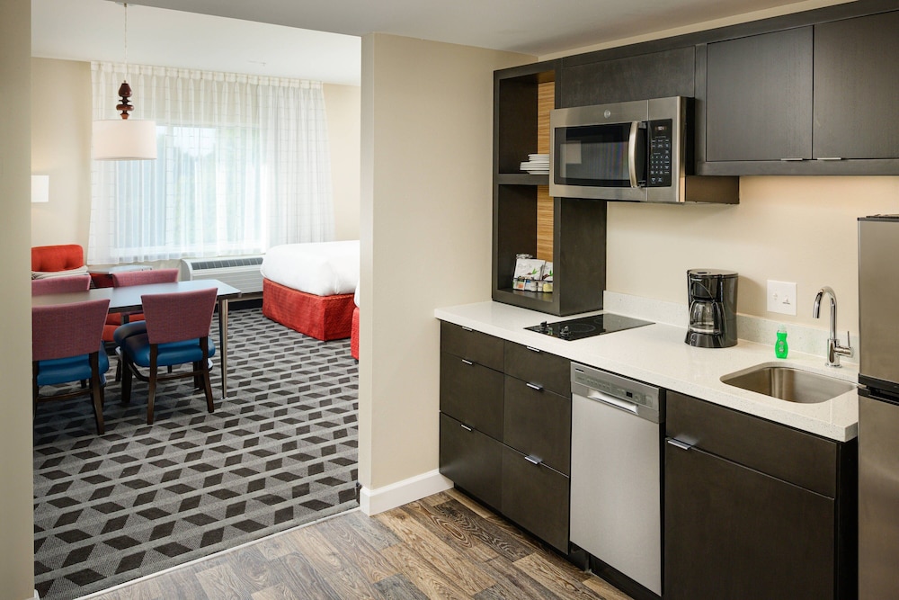 Studio, 2 Queen Beds (Mobility Accessible, Roll-In Shower)