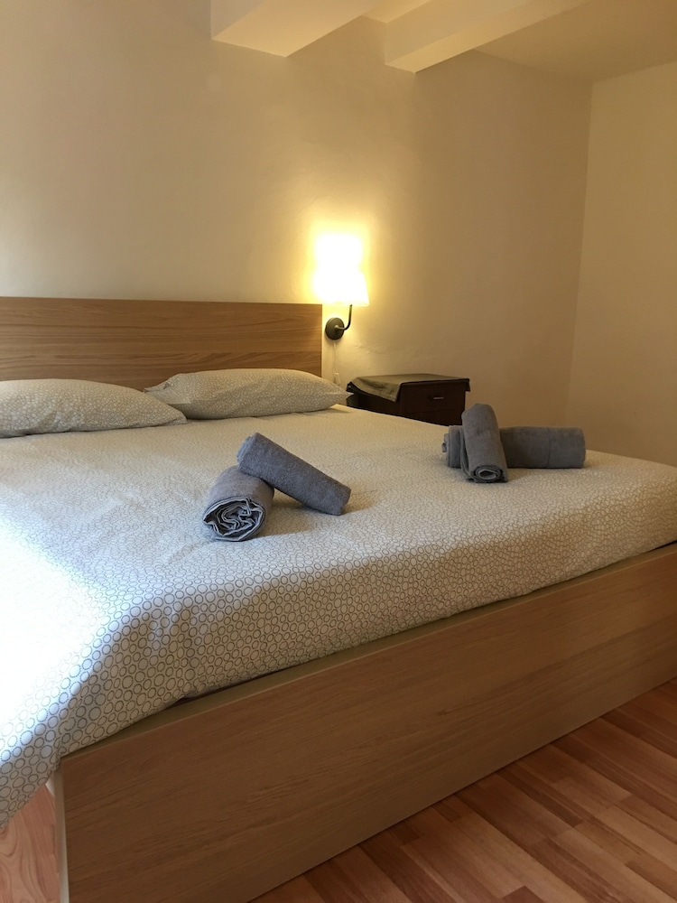 Comfort Room, Multiple Beds, Non Smoking photo 2