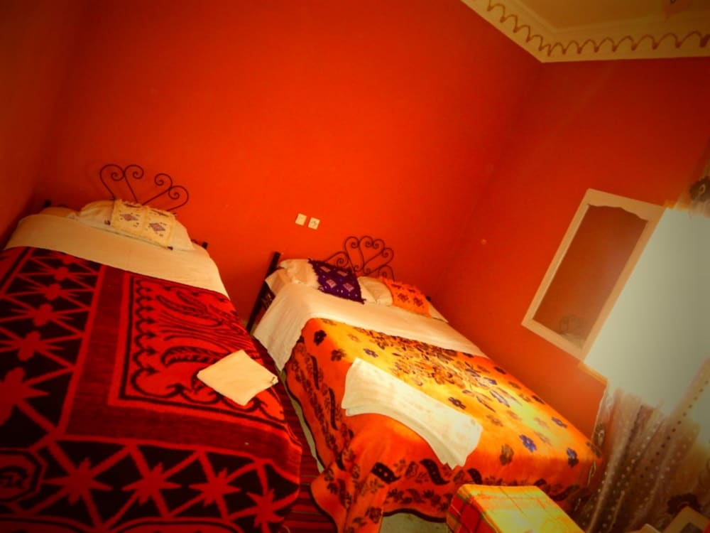 Double Or Twin Room, Shared Bathroom (Palmier) photo 3