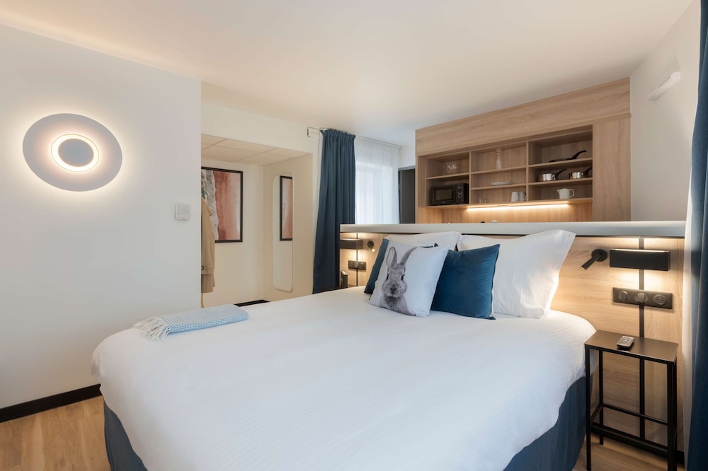 Studio, 1 Queen Bed, Bathtub (Kitchenette) - Photo 2
