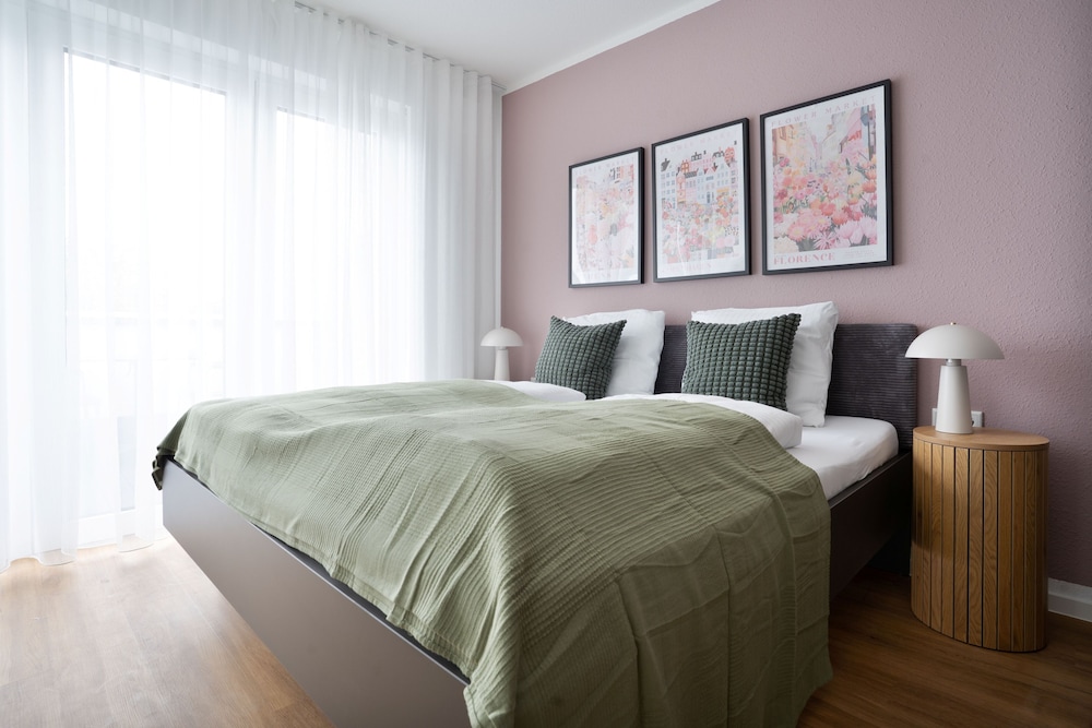 Deluxe Studio Suite, 1 Queen Bed with Sofa bed photo 3