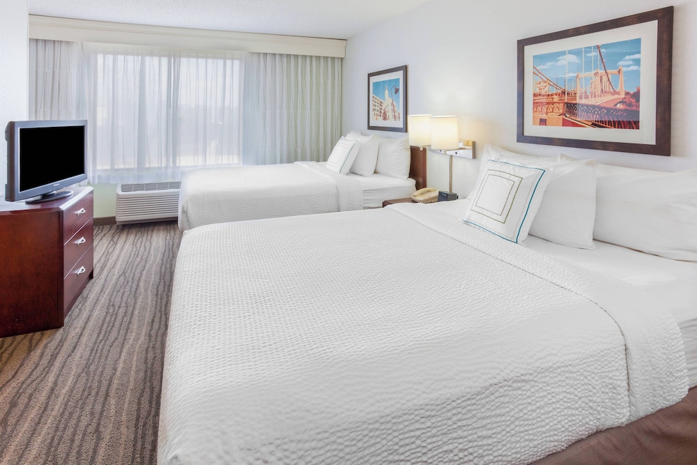 Suite, Multiple Beds - Photo 3