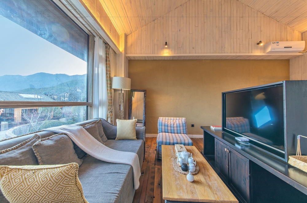 Signature Chalet, 1 King Bed With Sofa Bed, Balcony