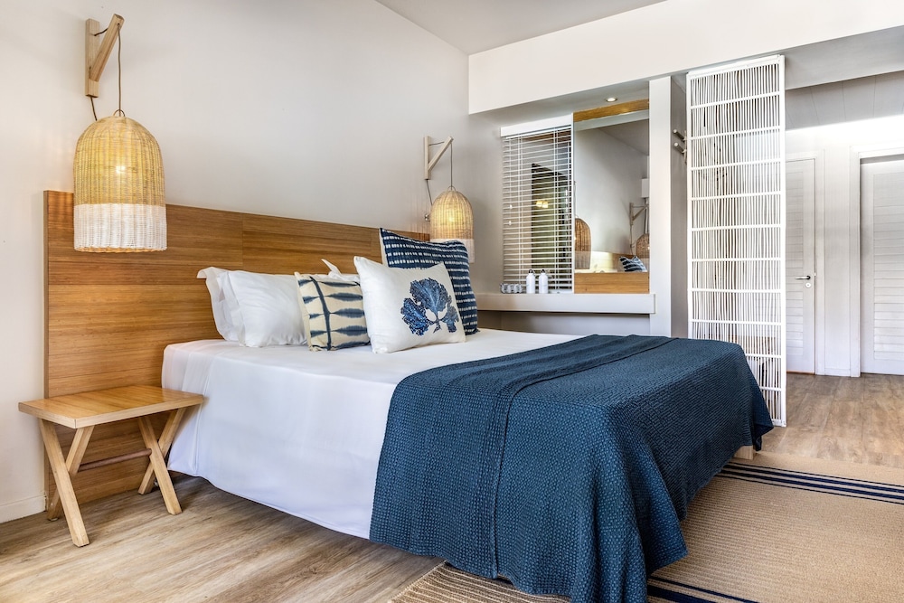 Room, Poolside (Couple)