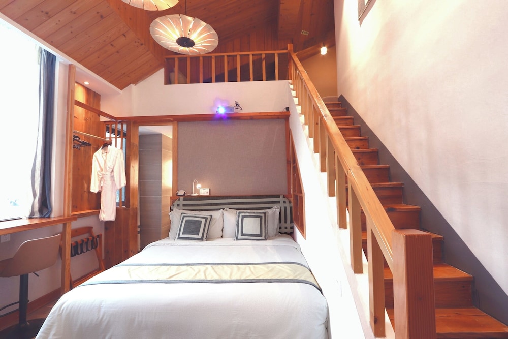 Family Duplex, Courtyard View photo 1
