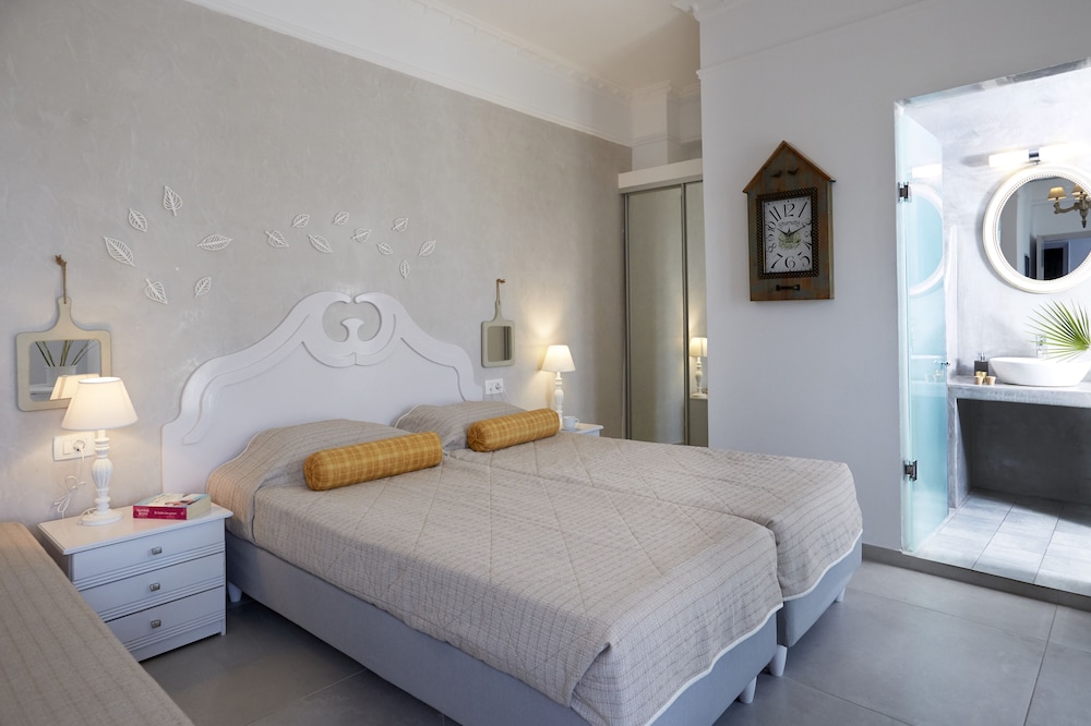Superior Room - Photo 23