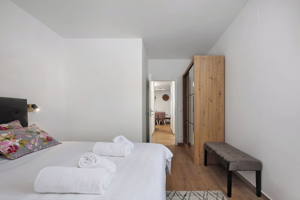 Family Apartment, Multiple Bedrooms, Sea Facing (Seafront Apartment Nana 2) photo 2