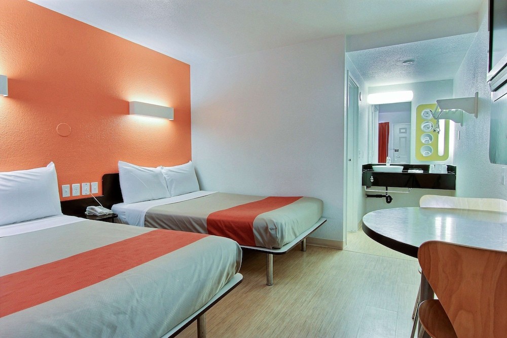 Premium Room, 2 Double Beds, Non Smoking, Refrigerator & Microwave photo 2