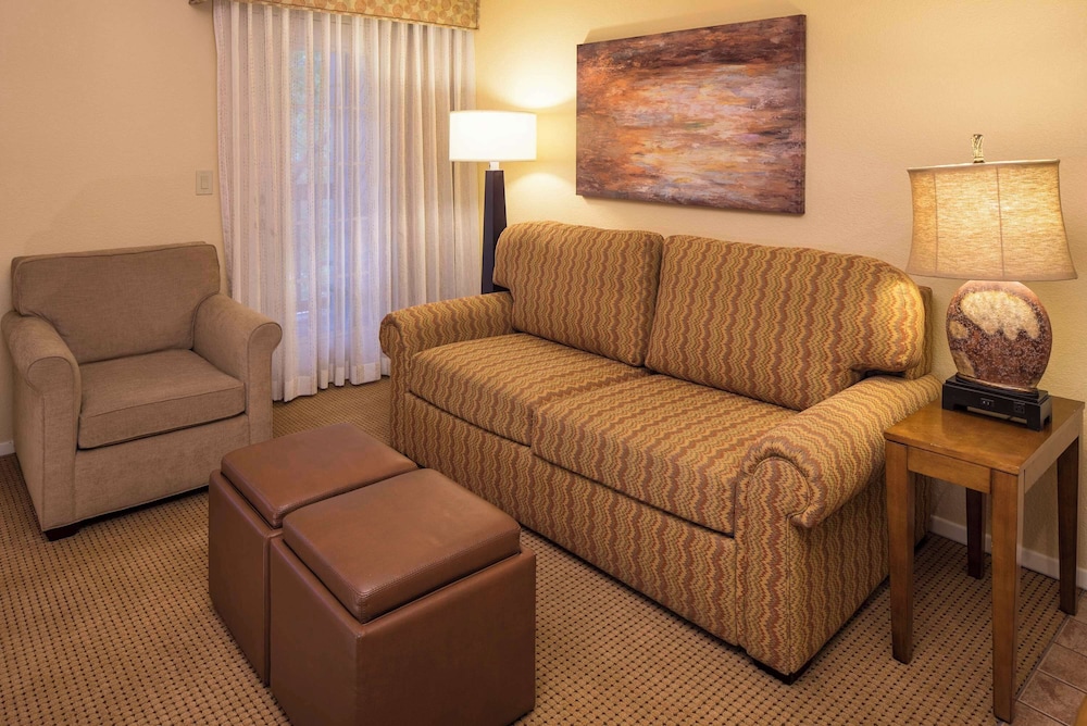 1 Bedroom 1 King Suite with Sofabed - Photo 2