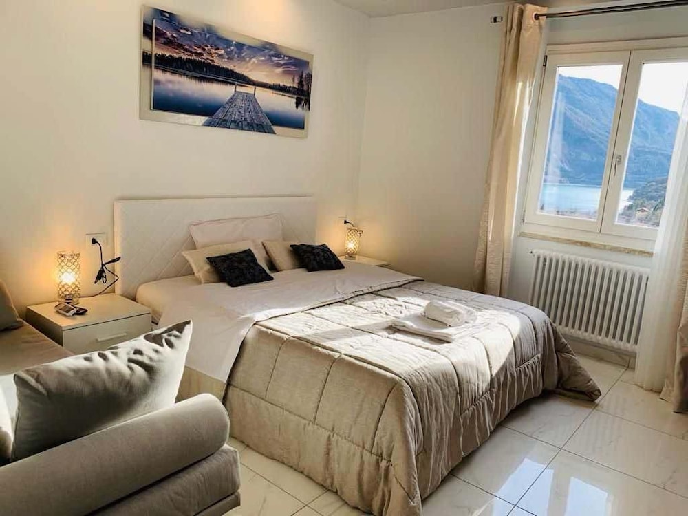 Superior Studio Suite, Lake View