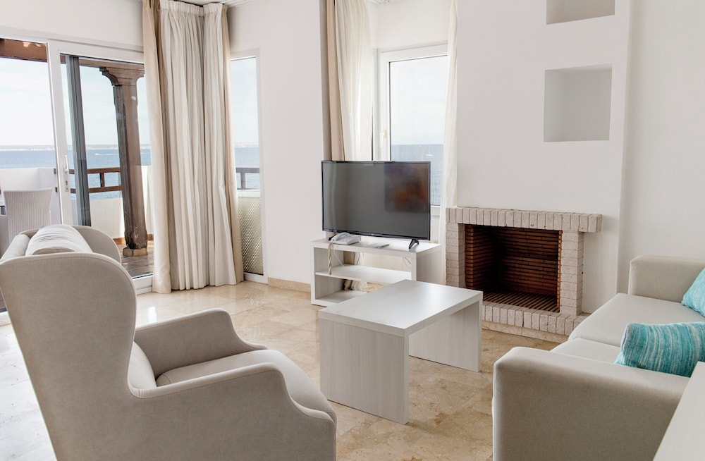 Deluxe Suite, 2 Bedrooms, Sea View thumbnail 6