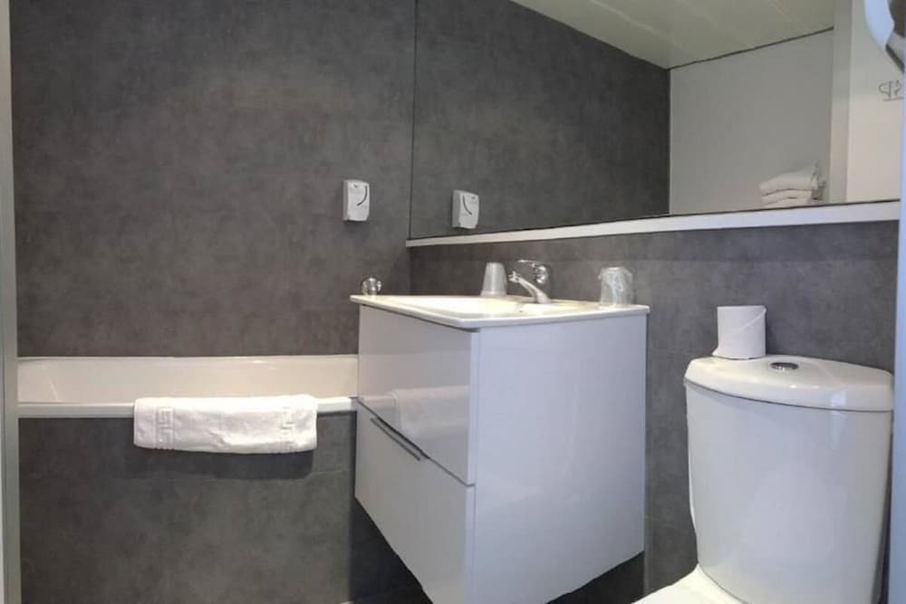 Double Room - Photo 7