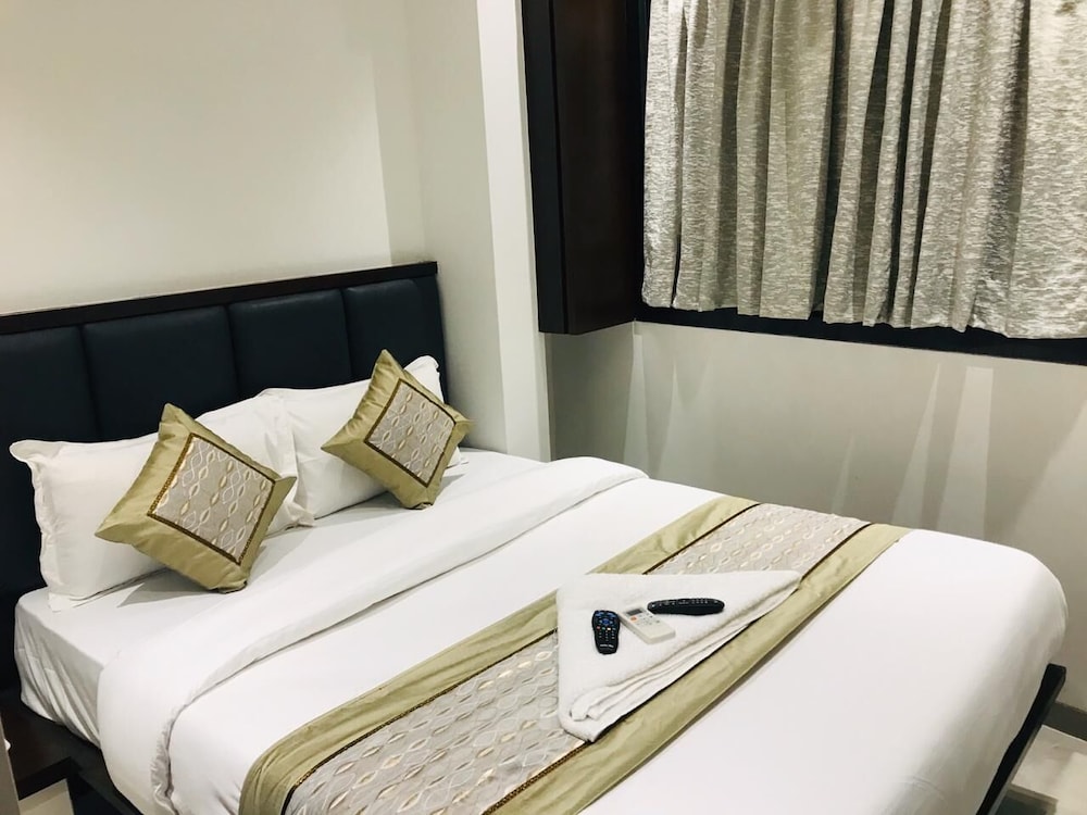 Deluxe Room - Photo 11