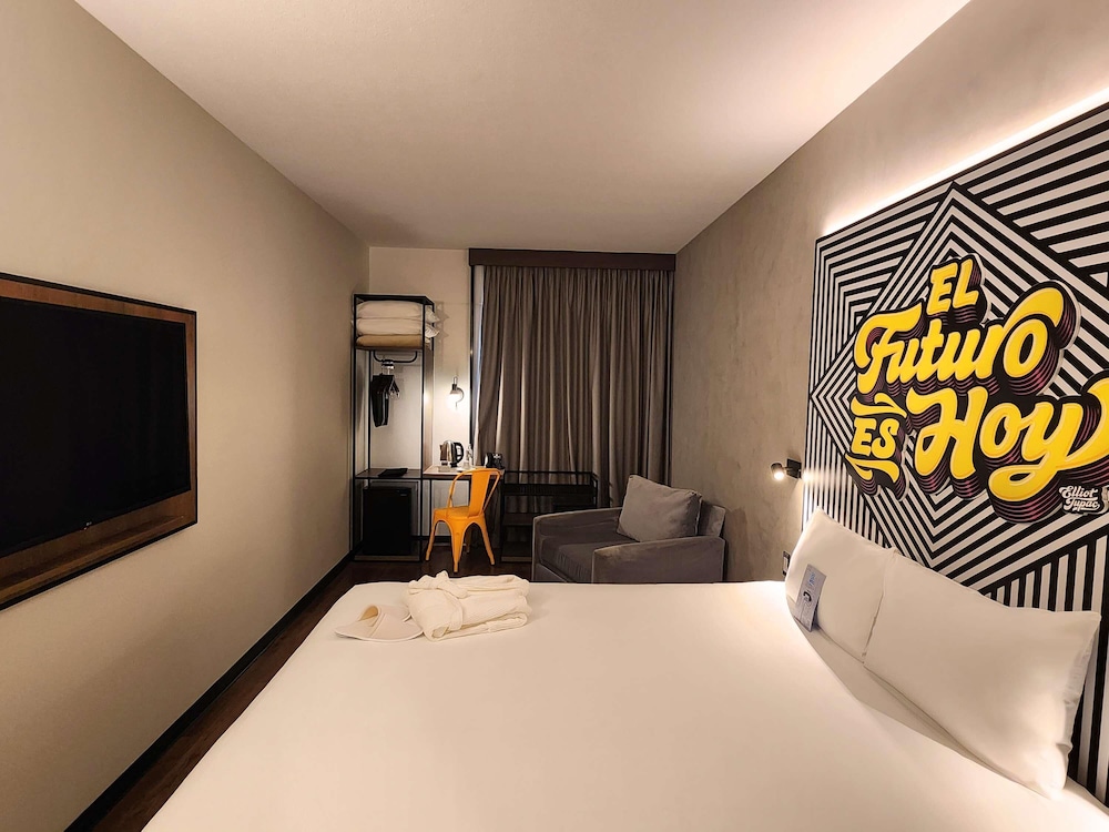 Standard Room, Multiple Beds - Photo 7