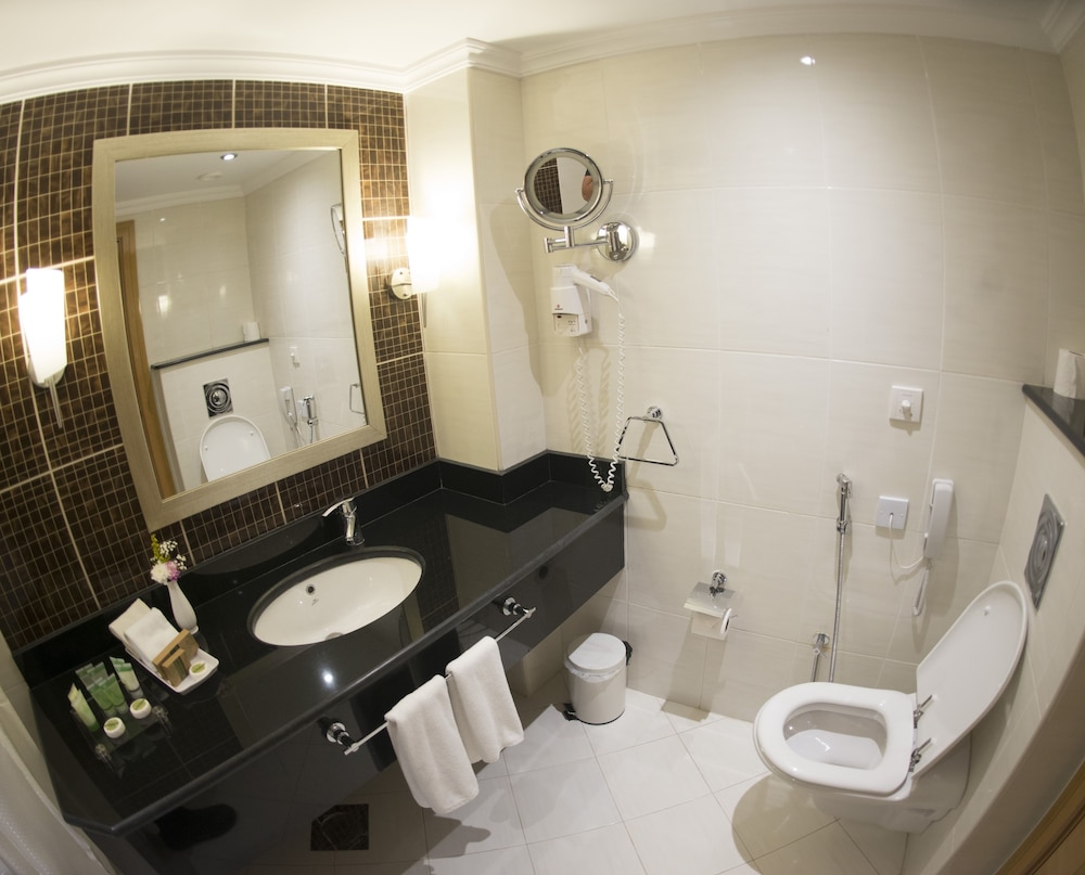 Classic Room, 1 King Bed, Sea View photo 3
