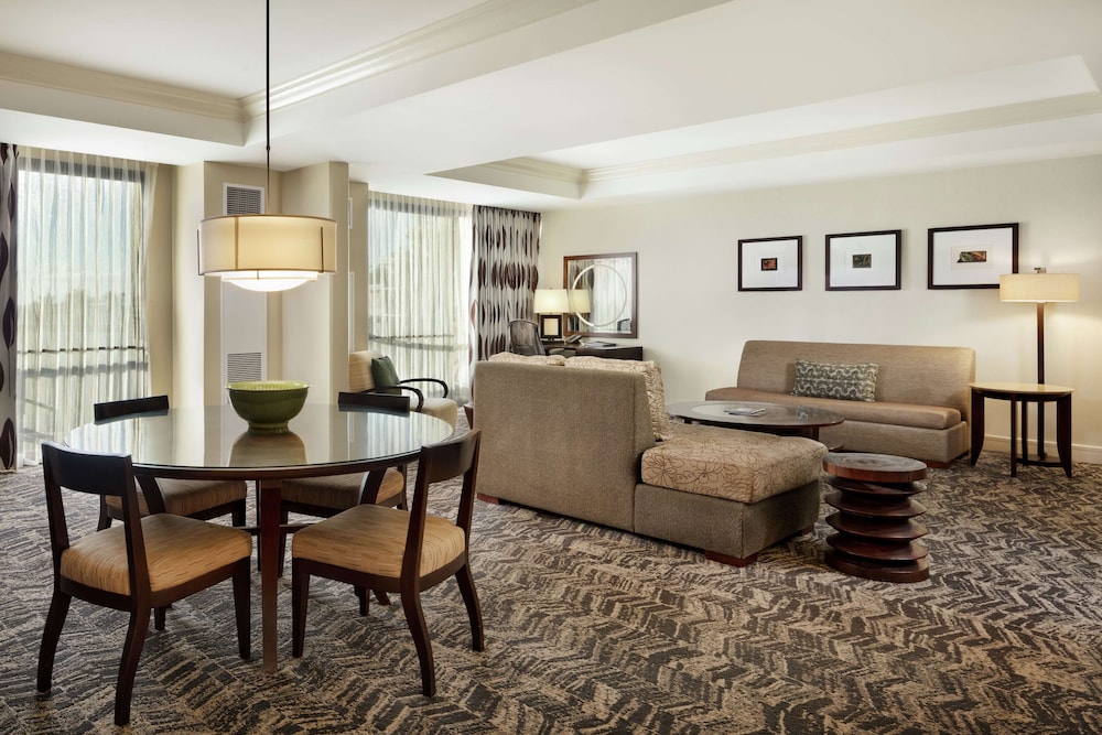 Royal Suite, 1 King Bed, Ocean View (Accessible Tub, Hearing)
