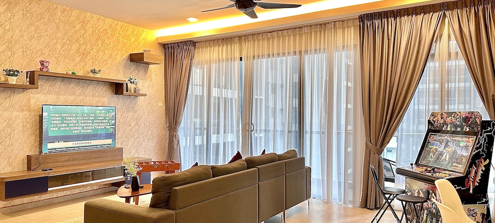 Family Apartment, 3 Bedrooms, Balcony, Pool View