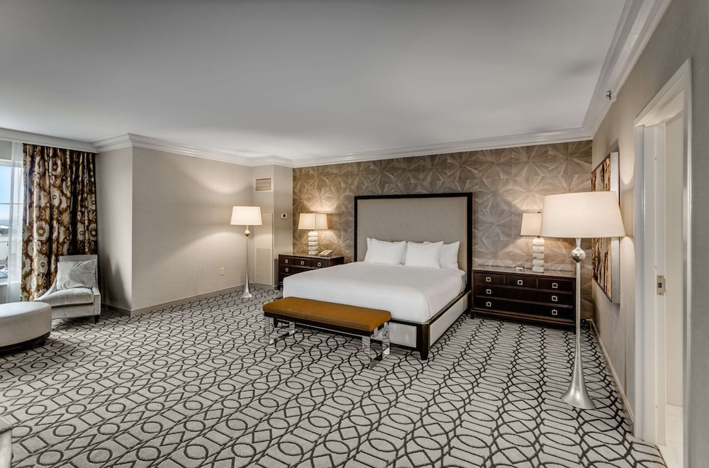 Presidential Suite, 1 King Bed, Non Smoking photo 3