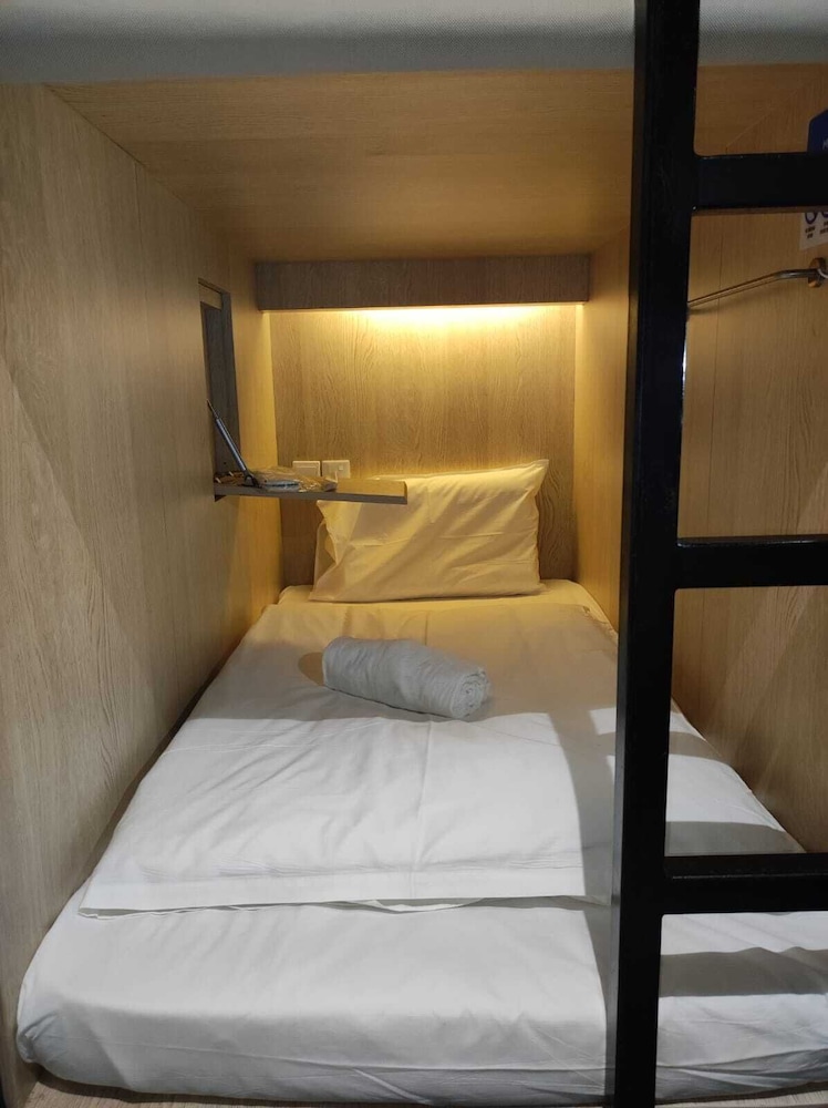 Standard Shared Dormitory Capsule Room D_Mix Gender photo 1