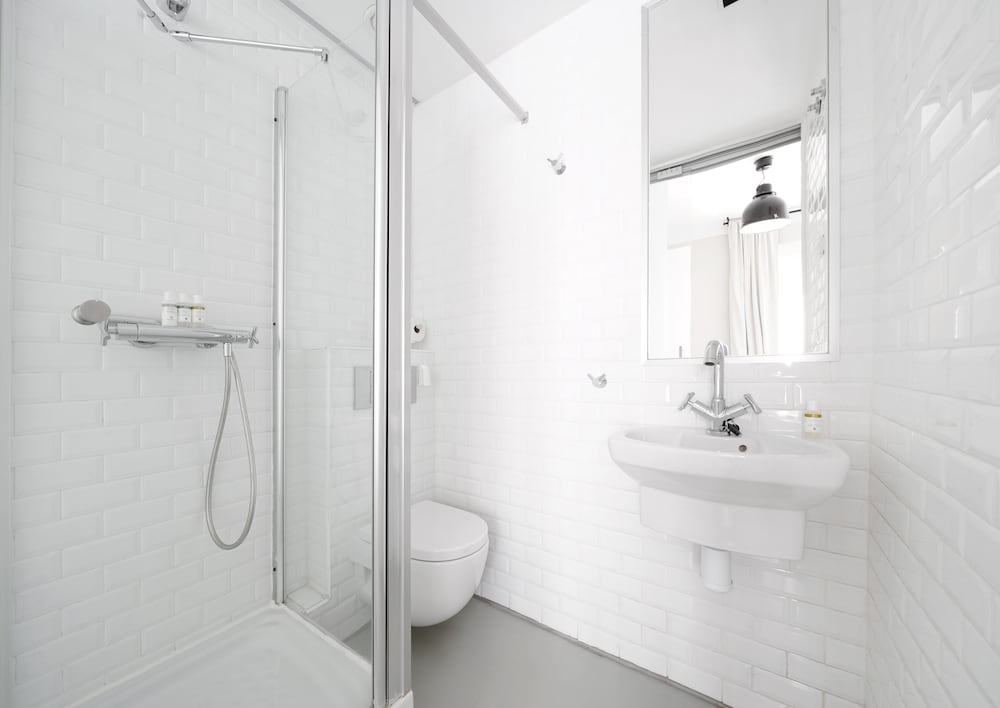 Small Room - Photo 15