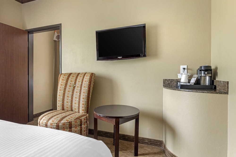Suite, Multiple Beds, Non Smoking (with Sofabed) - Photo 4
