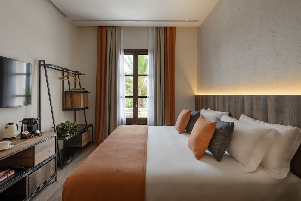 Suite, Garden View