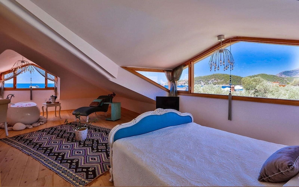 Superior Attic Room with Seaview photo 3