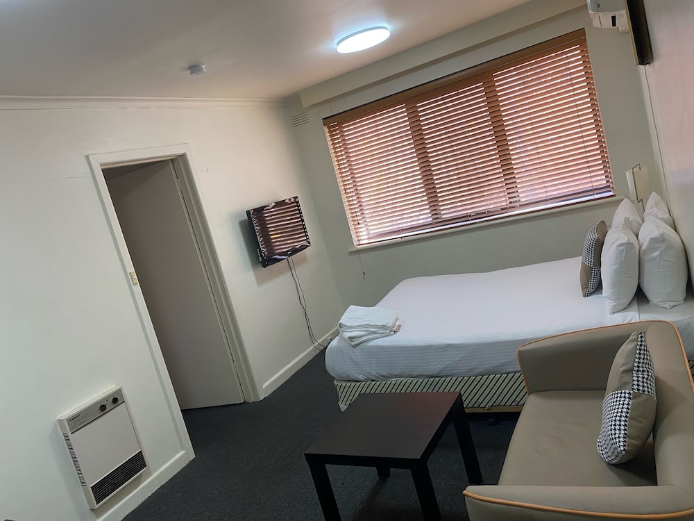 Family One Bedroom Apartment - Albert Street Building - Photo 1