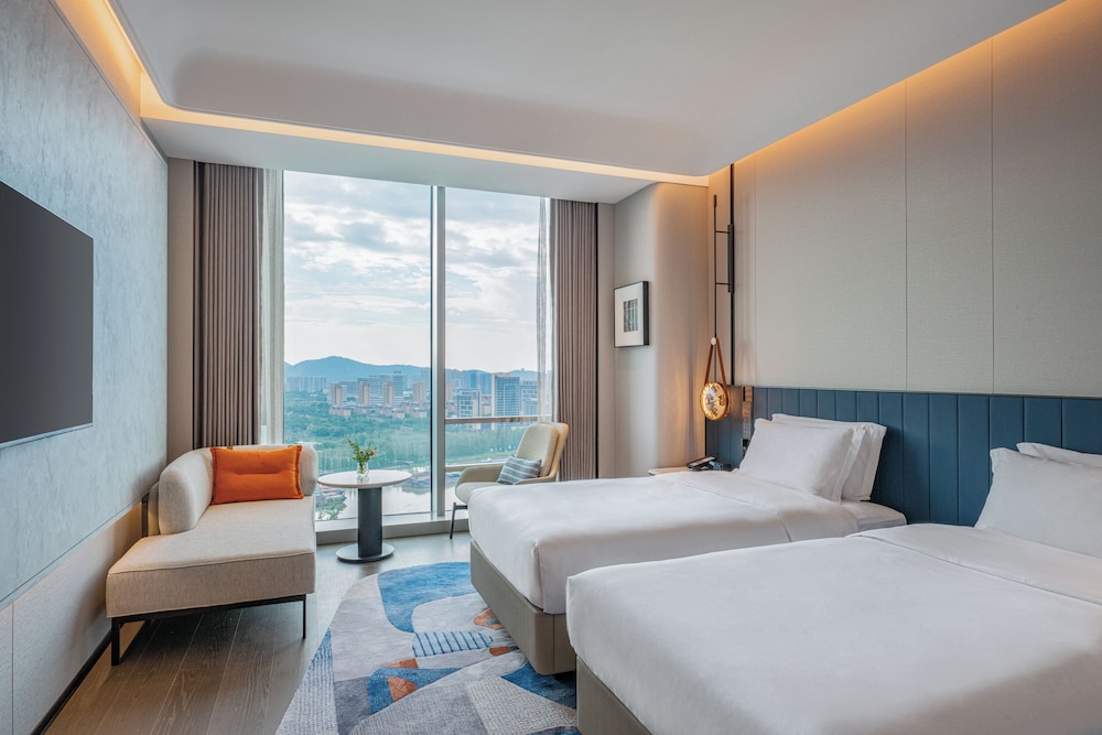 Superior Room, 2 Twin Beds, Lake View photo 1