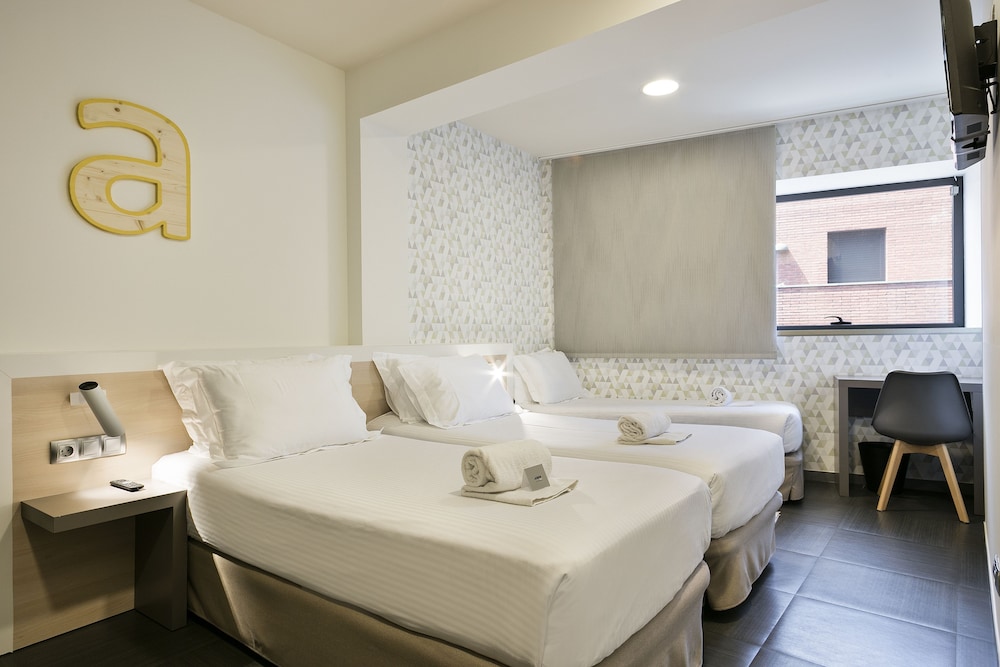 Double Room (1 Or 2 Beds + Extra Bed) photo 3