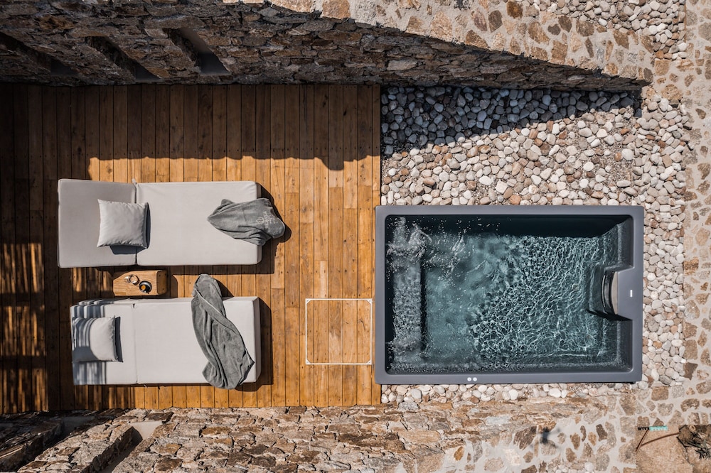 Suite, Jetted Tub, Sea View - Photo 5