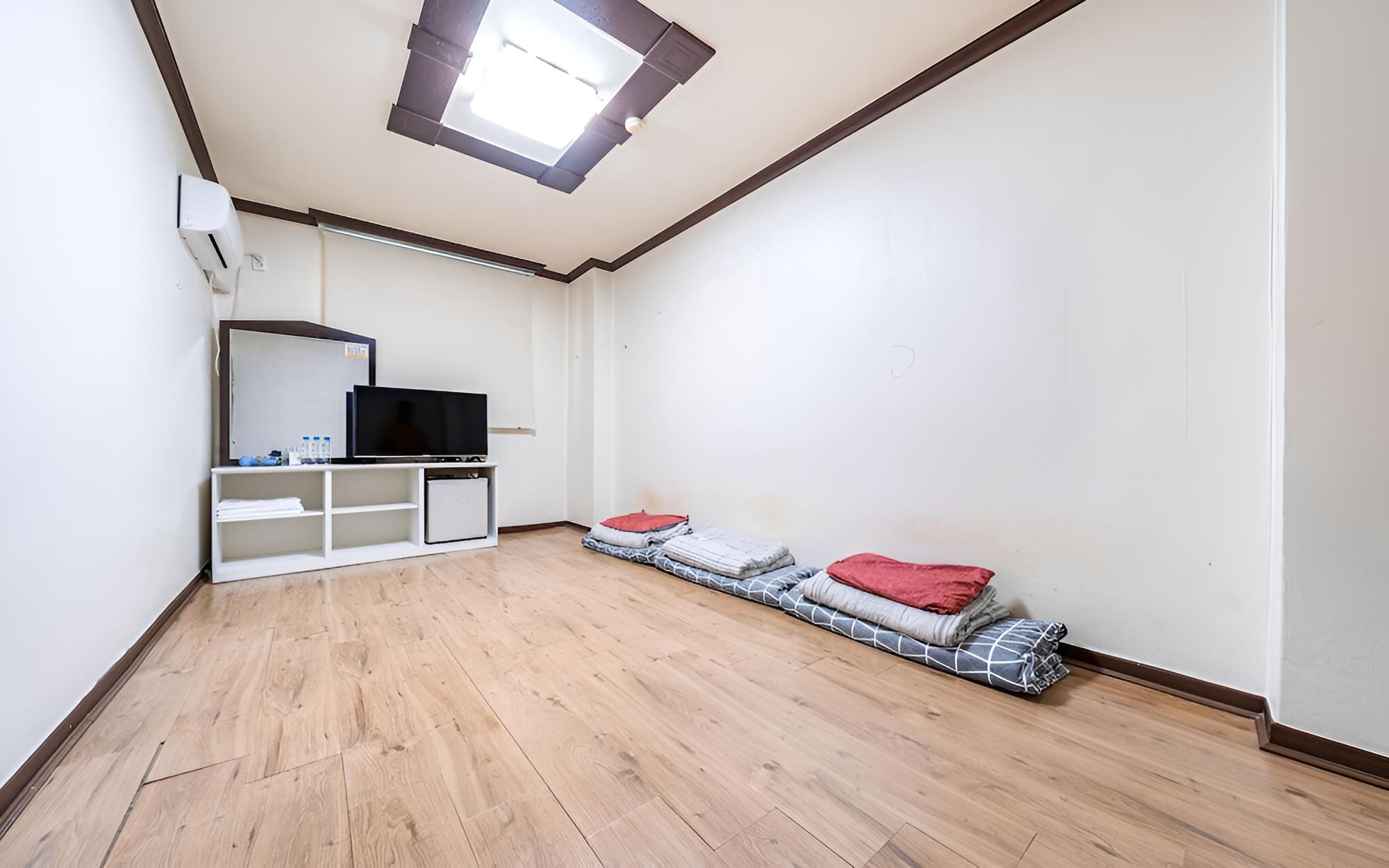 Room (Ondol large (old building/movie/washe)
