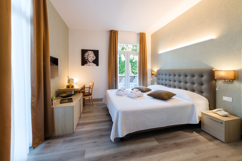 Royal Suite photo 1