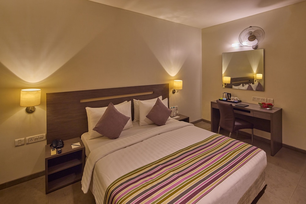 Ibis King Room photo 2
