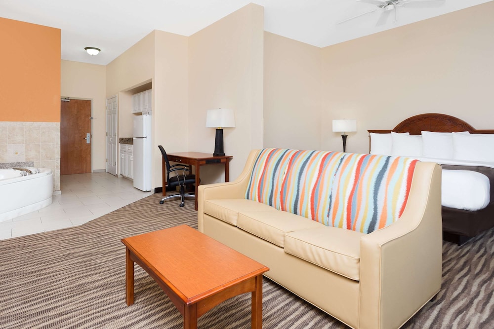 Suite, 1 King Bed, Jetted Tub photo 1